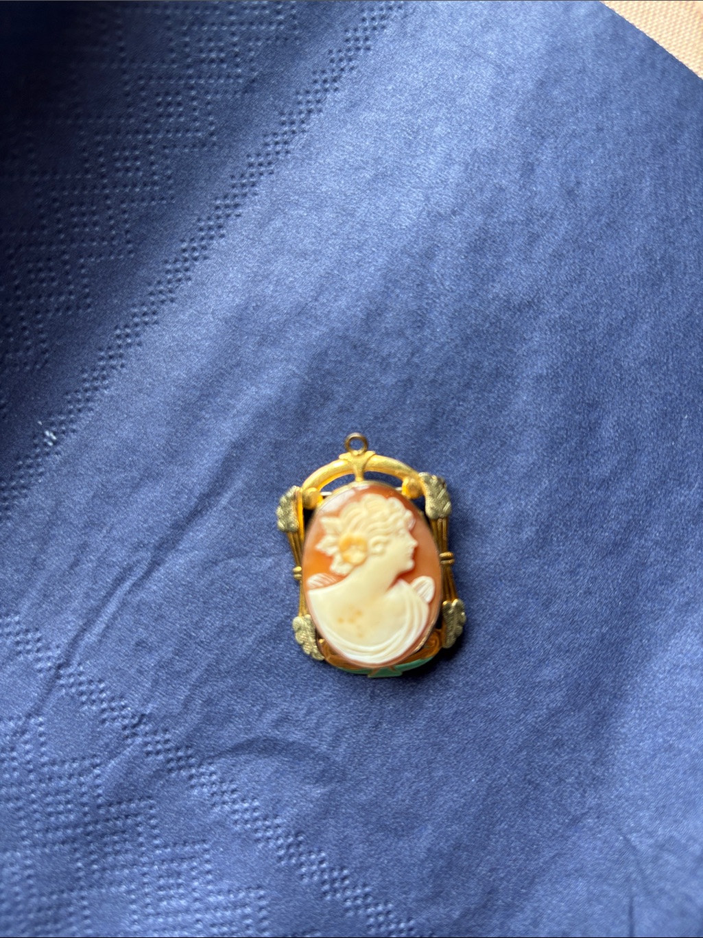 Gold-10 K 1/20 Amco Cream Cameo Shell Locket